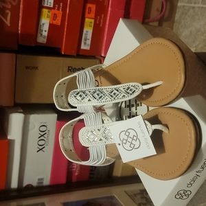 Daisy Fuentes Sandles NEW white